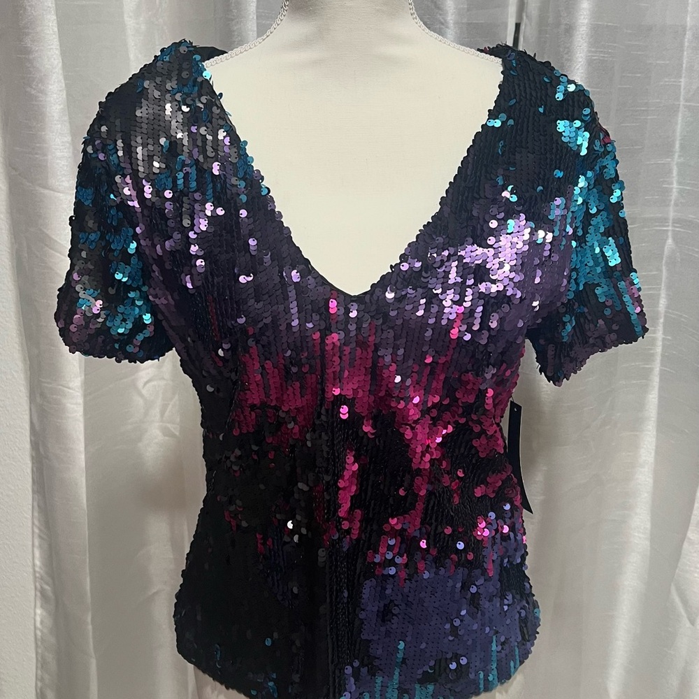 New with tags Venus size 6 reverse sequin shirt peacock pink teal purple black